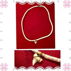 Necklace - 16-17” choker - round puka shells w/shark tooth - vintage - no flaws